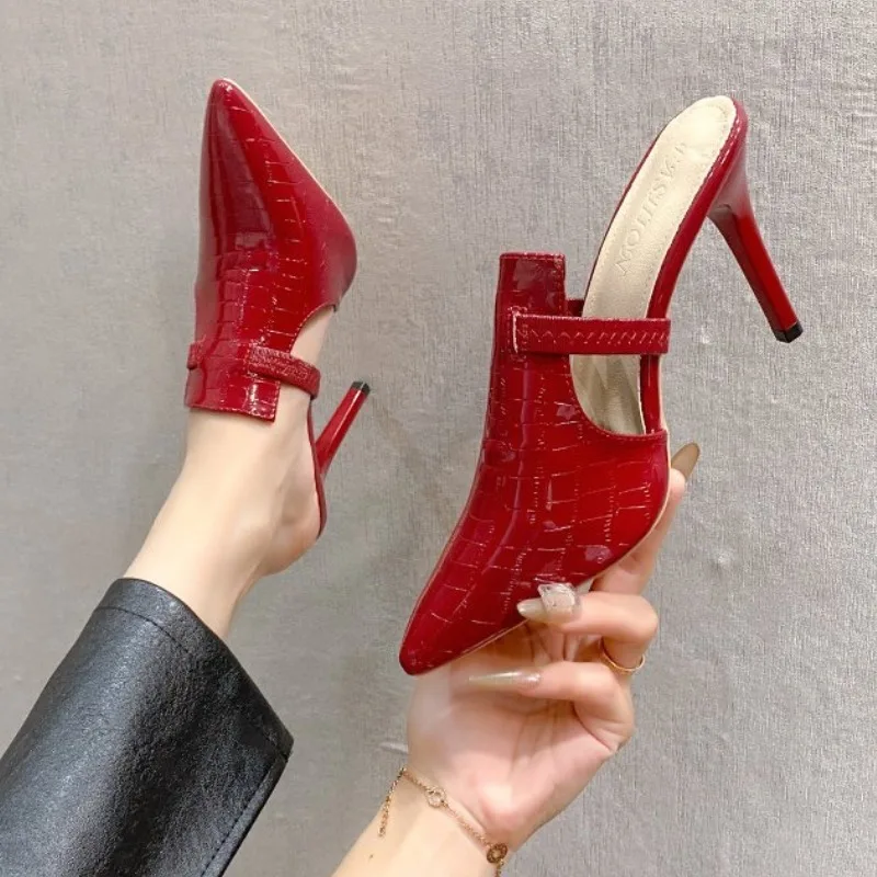 Women Shoes Types - Nuove Scarpe con Tacco Alto Stile